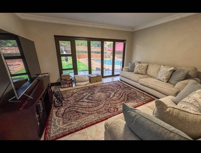 6 BEDROOM HOUSE FOR SALE IN MEYERSDAL